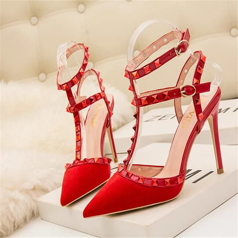 

2022 New Rivet Double Buckle Fashion Women Sandals High Heels Pointed Cut-Outs Party Shoes Women Solid Flock Rome Shoes