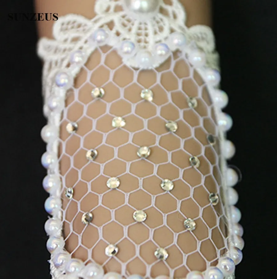 New Fashion Pearls Crystal Beaded Hollow Lace Bridal Gloves Fingerless Ivory Gloves Women Wedding Gloves guanti da sposa BV-035