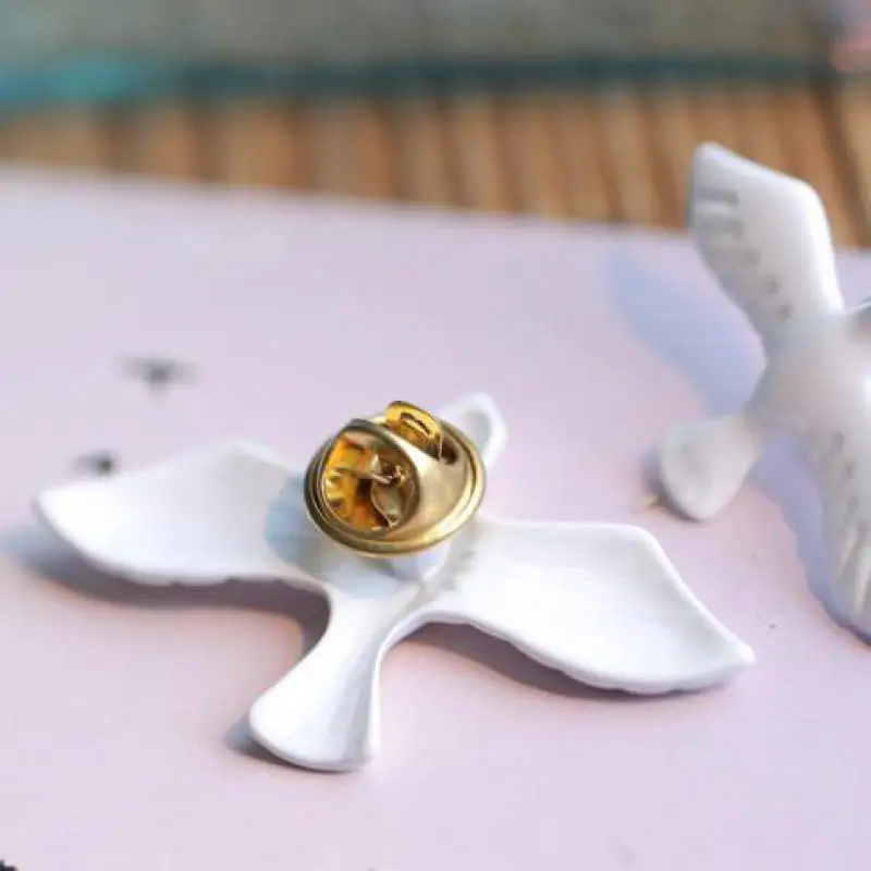 Korean Literary Fresh Vintage White Dove Of Peace Dove Brooch Corsage Collar Pin Badge Jewelry Wholesale  Brooches For Women