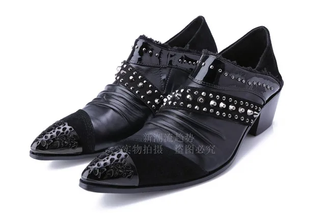 

Chaussure Homme Korean Style Men Dress Shoes Metal Pointed Toe Oxfords Shoes Men Black Snakeskin Leather Loafers Studded Shoes