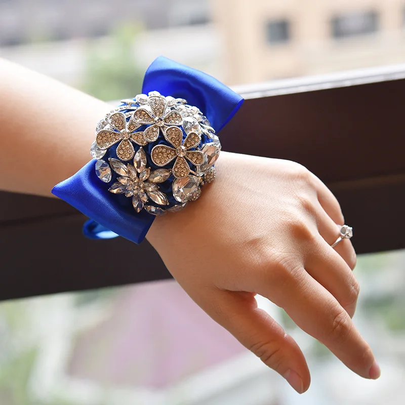 

5pcs/lot Creative Rhinestone Wrist Flower Bridesmaid Sisters Hand Flowers Artificial Bride Flowers Wedding Doration Flower