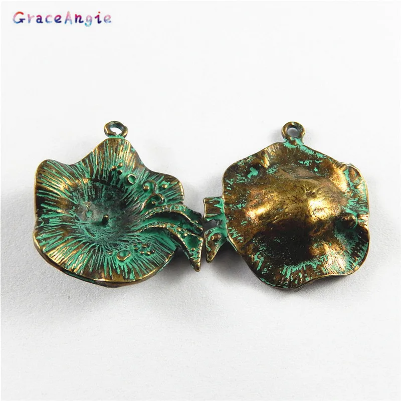 GraceAngie 10pcs/pack Antique Bronze+Smear Green Alloy Marine Life Pine Mushroom Styling Jewelry Pendant Accessories