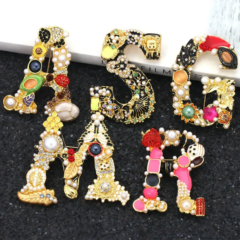 gold metal Coat brooch pin luxurious crystal pearl letter lapel pin women jewelry multi enamel letter breastpin accessories