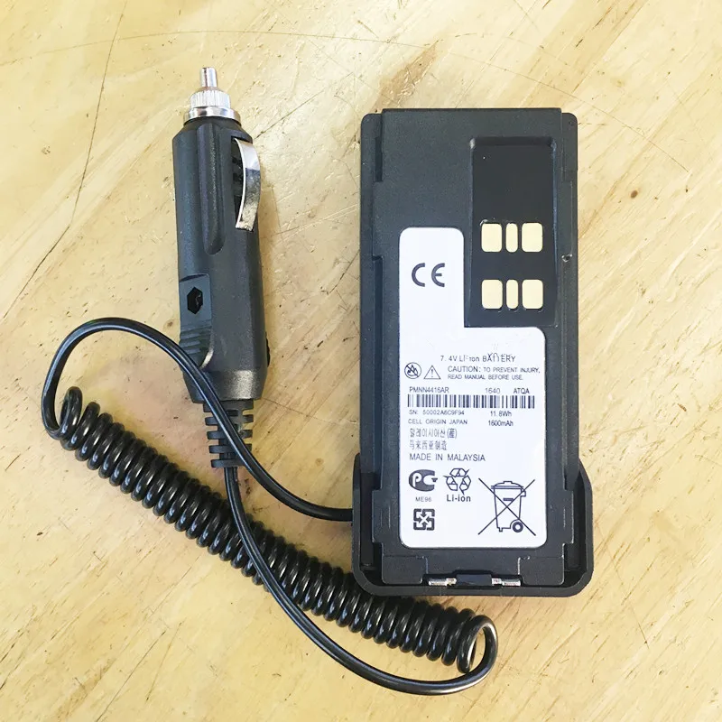 Eliminatore di caricabatterie per auto DC12V per Motorola DP2400 DP2600 XIR P6600 P6620 walkie talkie PMNN4416