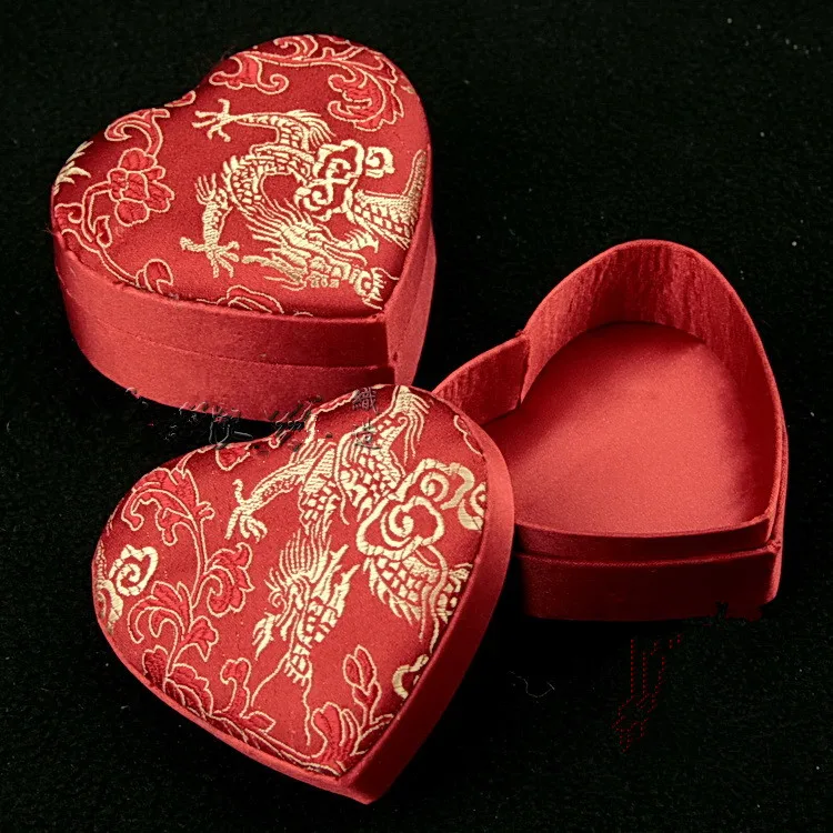 

Beautiful Retro Mini Ring Jewelry Gift Box Love Heart Candy Box bridal Wedding Silk Fabric Earring Portable Storage Case