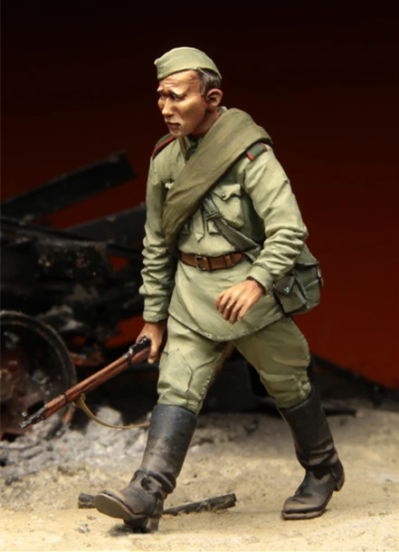 1/35 Resin Figure Model Kit 097 Russian Infantryman Kursk 1943 One Figures  Unassembled unpainted Top