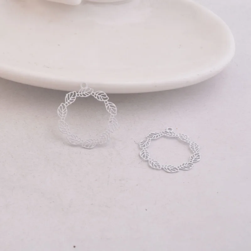 50 Stück AC6622 20*22mm Bemalte Runde Blatt-Anhänger aus Messing Kleine Blätter Anhänger DIY Ohrring-Zubehör – Detail 7