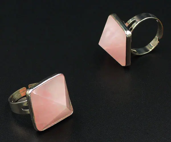 18*18mm Pink Quartz Crystal Pyramid Ring Filled Copper Casing Of Plating Platina