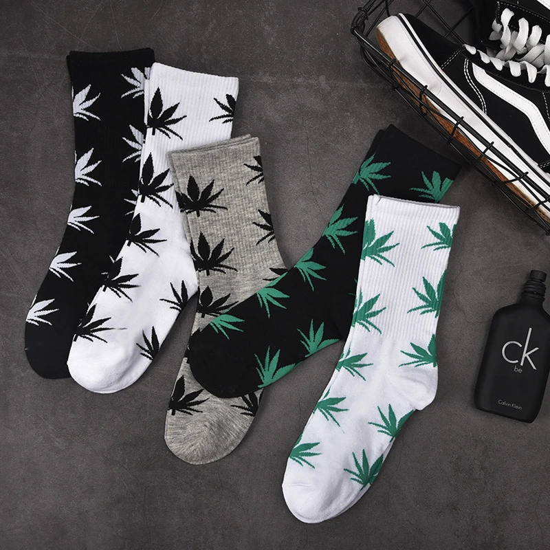 Men's socks new maple leaf socks in the tube cotton skateboard hemp leaves in the tube socks trend Korean street sports socks