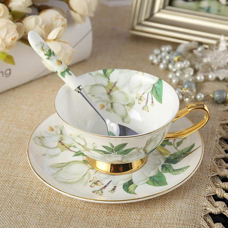 NONE Set aus Kaffeetassen und Untertassen aus feinem Knochenporzellan, Teetasse aus Porzellan, Afternoon Tea Party, 200 ml 5
