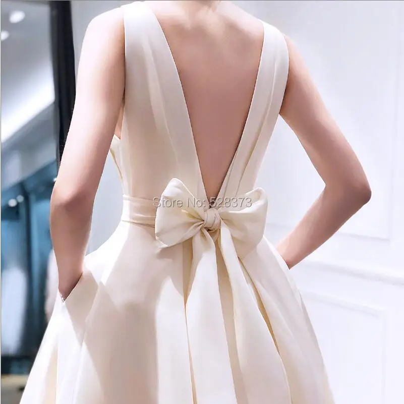 Chic Off - White Sleeveless Gown Deep V - neck high waist front - short - back - long Ideal for special events exudes elegaance
