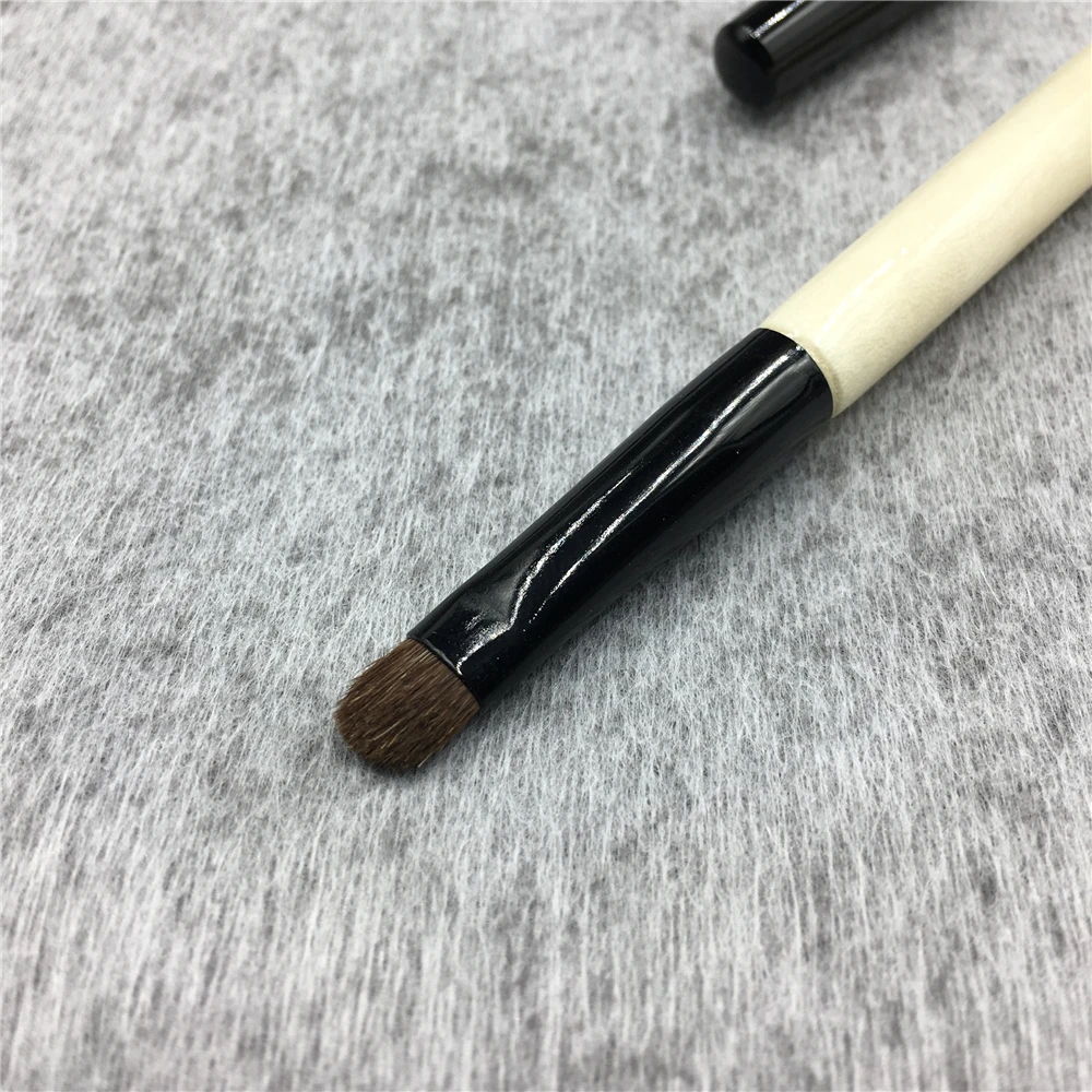 Beige Long Wood Handle Horse Hair Cosmetic Lip Brushes with Cover Detail Eye Brush Beauty Makeup Tools for Travel