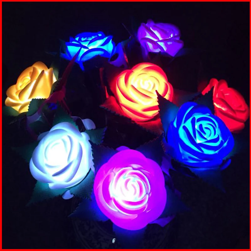 ของเล่นส่องสว่างเรืองแสงใน Dark จําลอง Rose Nightlight พร้อมสาขาและใบ Love Prop ของขวัญวันวาเลนไทน์สําหรับเพื่อนสาว