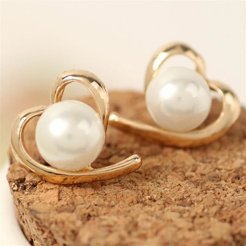 Exquisite Heart Simulated Pearl Stud Earrings For Women Elegant Fashion Classic Small Cute Earring Jewelry Girl Mujer Brincos