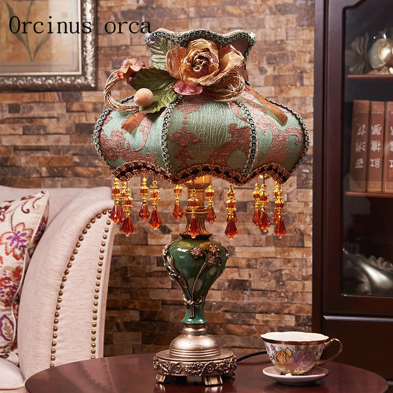 

European luxury resin engraving table lamp living room bedside bedside American style ancient creative decorative table lamp