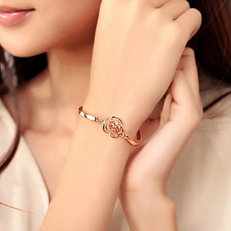 2020 new fashion Korean version of the Golden Rose upscale camellia zircon bracelet Wholesale jewelry