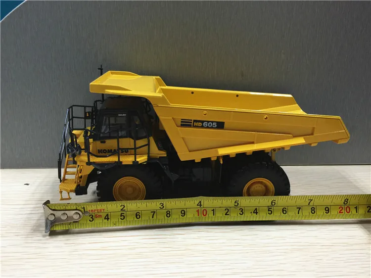 Diecast Toy Model Gift 1:50 Scale Komatsu HD605 Off-Highway Truck Construction Vehicles for Display,Collection UH8009