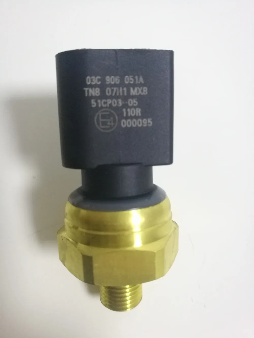 1 year warranty For Q7 Golf  Passat CC 2.0 3.6L V6 Fuel Pressure Sensor OEM 03C 906 051A  03C906051A 51CP03-05