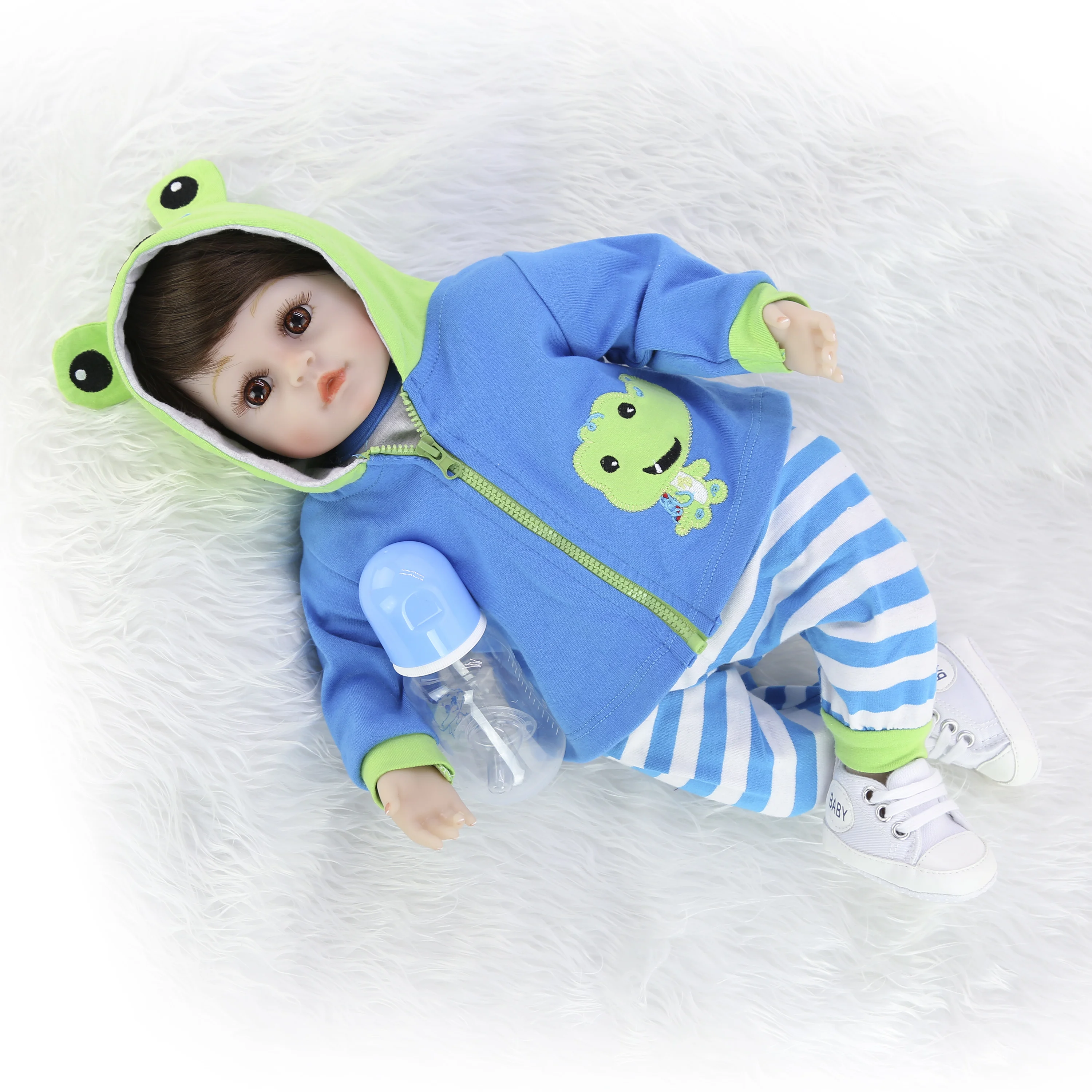 KEIUMI Hot Sale Reborn Baby Doll Soft Silicone Cloth Body Realistic Fashion Doll Newborn Toy With Giraffe Kids Birthday Gifts