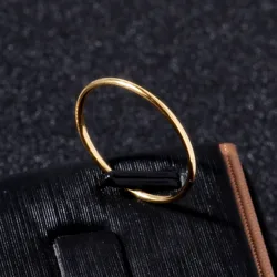 Pequeño anillo fino de acero inoxidable para mujer hombre