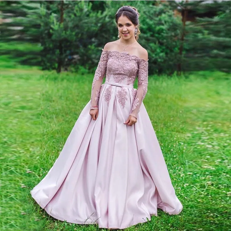 Off The Shoulder długa suknia balowa z długie rękawy z aplikacjami frezowanie różowy Satin tanie Vestido De Fiesta De Graduacion suknie na bal maturalny