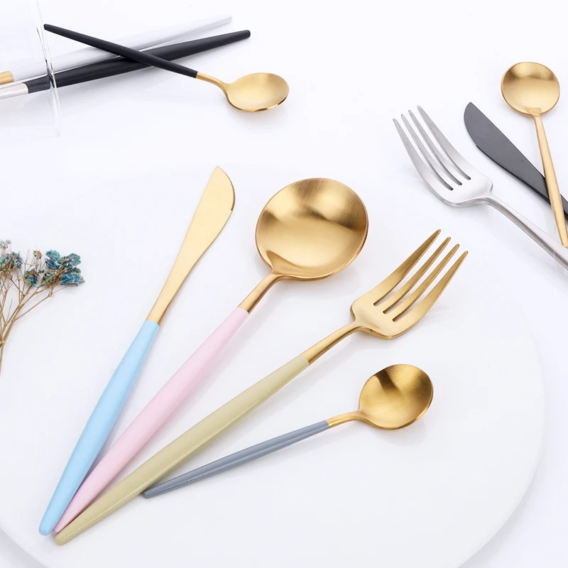 16pcs Luxury Korean Dinnerware Set Golden Cutlery Set 18/10 Stainless Steel Frost Knives Forks Set Tablespoons Wedding Tableware