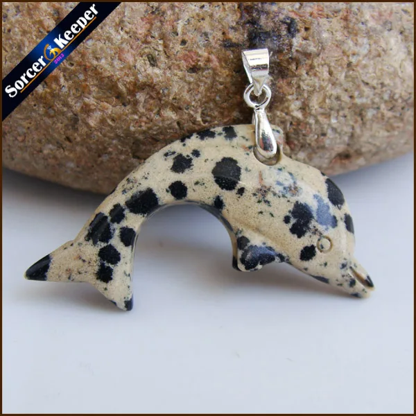 Natural Crystal Stone Dalmatiner Stone Carving Dolphin Amulet Pendant Necklace Fish Fashion Animal Blessing Lucky Jewelry JS689