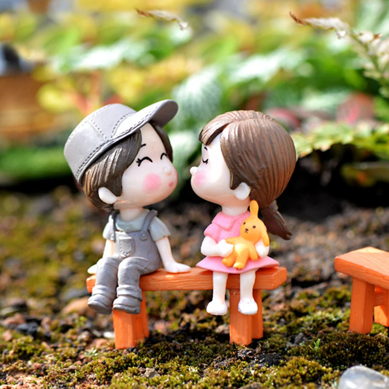 1set Sweety Lovers Couple Chair Figurines Miniatures Fairy Garden Gnome Moss Valentine\'s Day Gift Resin Crafts Home Decoration