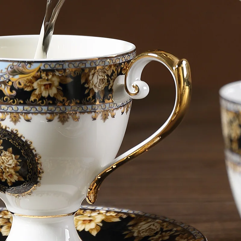 Stile europeo di lusso Phnom Penh Bone ChinaCoffee Cup British elegante tazza da tè pomeridiano Set tazza da caffè e piattino in ceramica