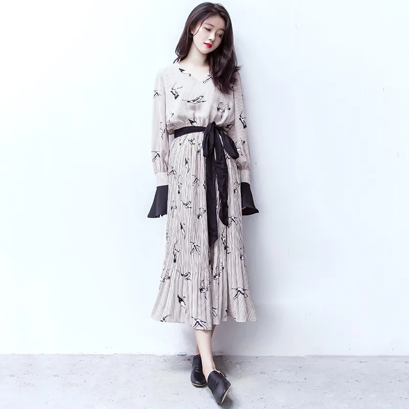 

2024 Spring New Arrival Pleated Chiffon Dress Women Belt Decorated Crane Print Dresses Flare Sleeve Vintage Dress Free Shipping