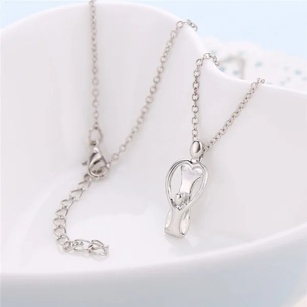 2015 New Fashion Clavicle Necklae For Girls Mother Embracing Child Pendant Necklace Wholesale 20pcs/lot