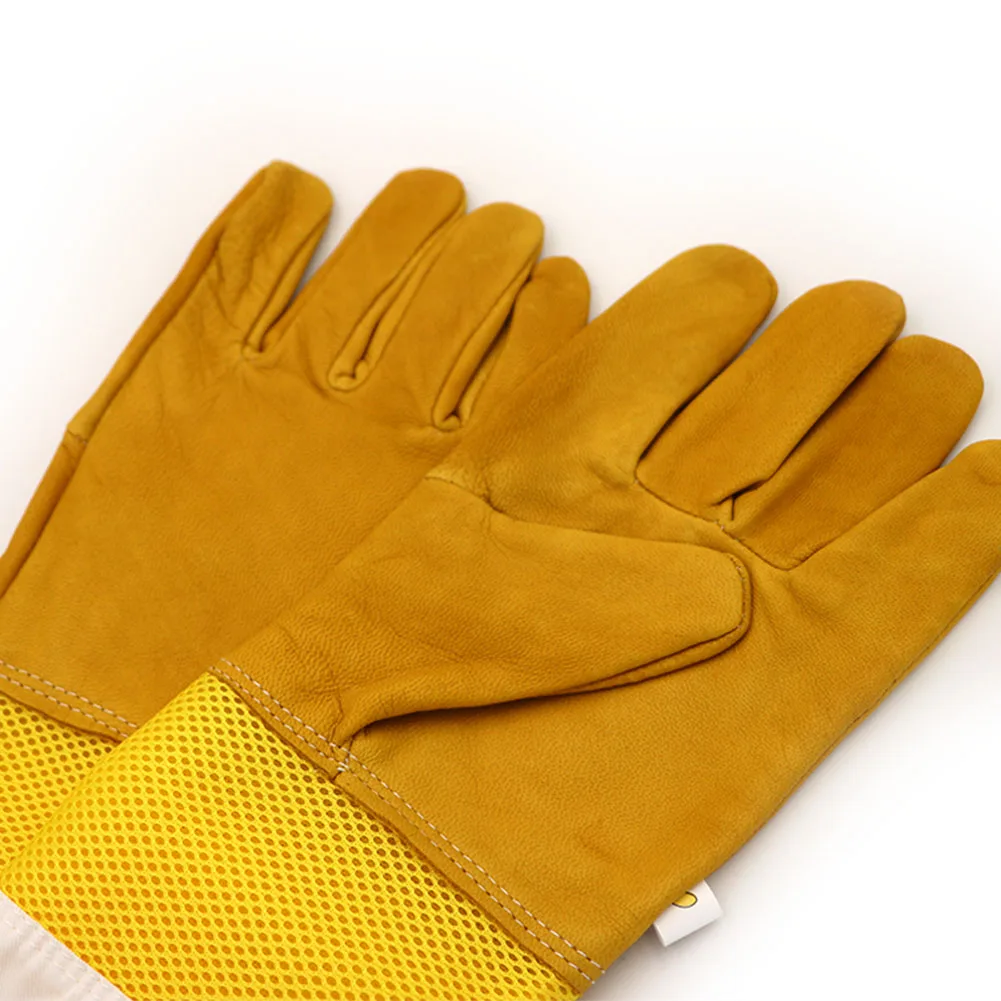 A Pair of Protective Beekeeping Gloves Net Goatskin Bee Keeping Vented Long Sleeves beekeeping equipment and tools