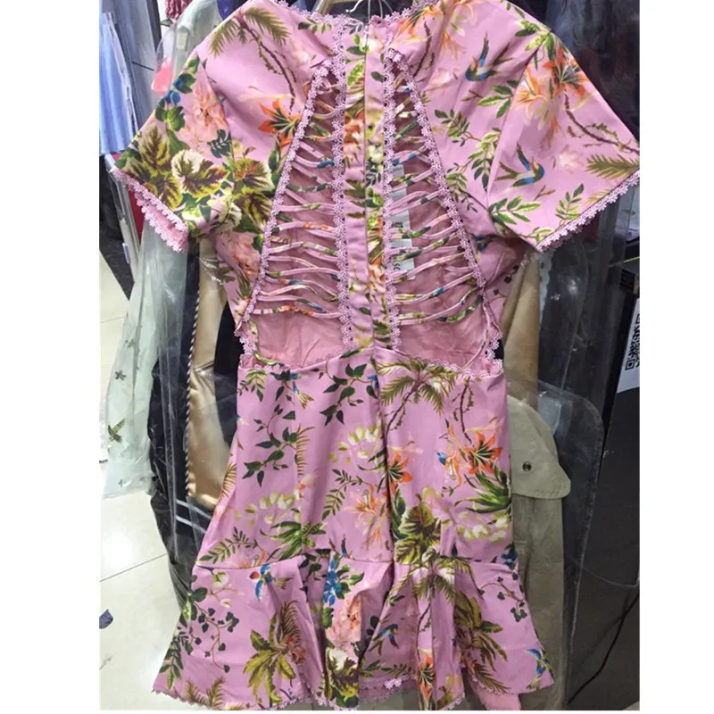 Vestido de treliça floral tropical estampado para mulher, passarela luxuosa, rosa, alças cruzadas, rendas traseiras, manga curta, verão, 2024