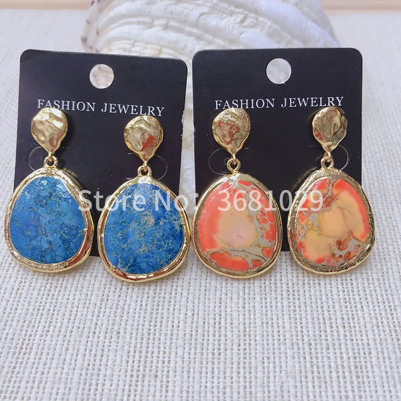 Simple and fashionable, elegant and round earrings are perfect for matching earrings and pendant