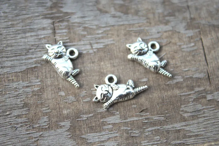 25pcs-- Cat Charms  Antique Tibetan silver Simply cute Cat  Charms pendants ,DIY Supplies 11x20mm