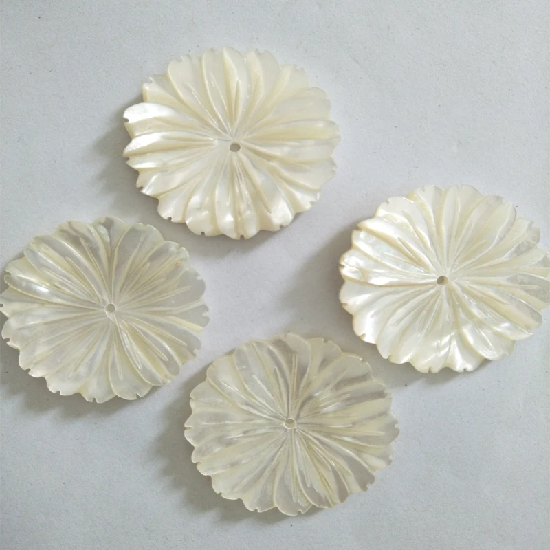 

32mm Natural Freshwater Shell Beads Fashion Jewelry Beads Hand-Carved Flower Loose Bead for Bracelet Necklace Craft Material