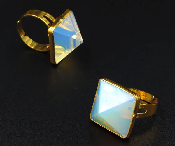 18*18mm Opal Stone Pyramid Ring Bezel Setting Gold Plated