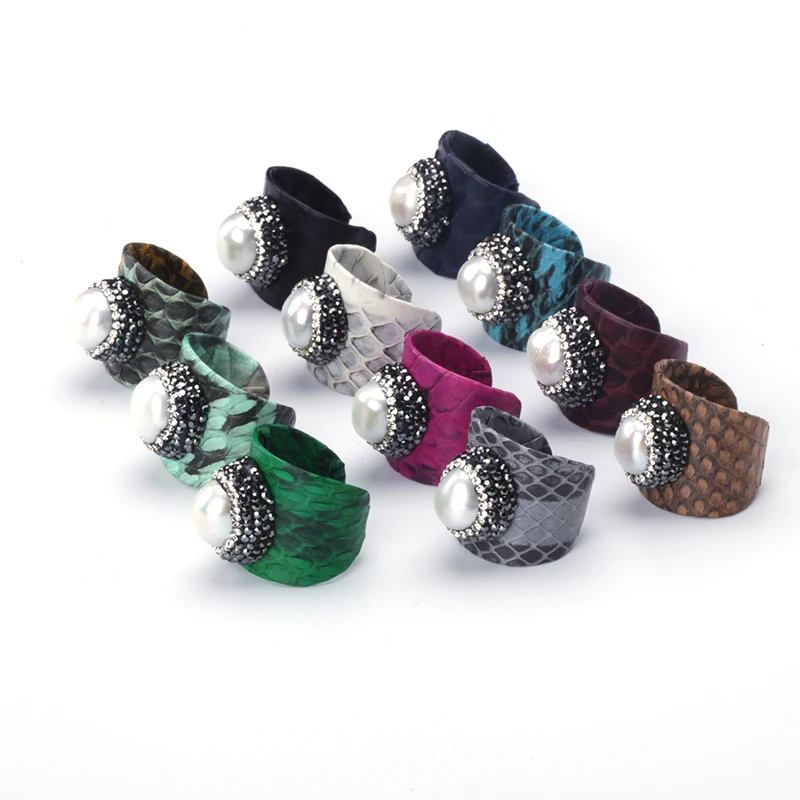 

Luxury Freshwater Pearl Bead Charm Pave Rhinestone Hot Pink Black Navy Blue Grey Snake Leather Adjustable Open Rings Cuff Women