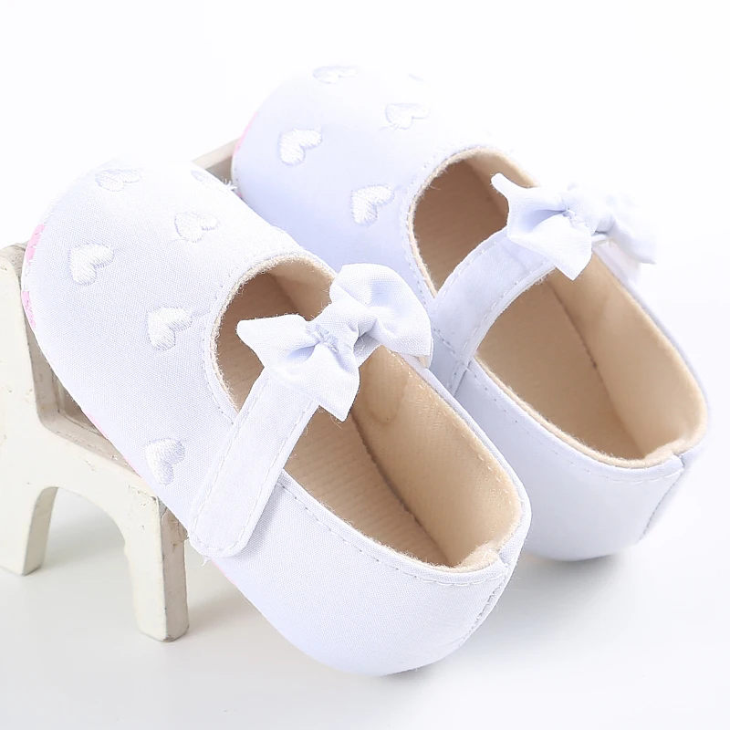 Zapatos de princesa de otoño/primavera para bebés, zapatos para bebés pequeños, zapatos con lazo de corazón para recién nacidos, zapatos para primeros pasos de 0-18 meses BS27