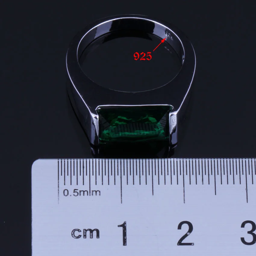 Wonderful Rectangle Green Cubic Zirconia Ring V0394