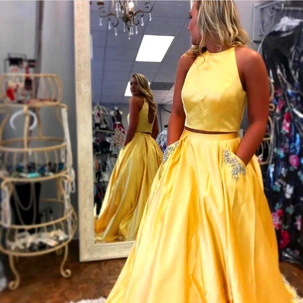 2021 Simple Evening Dresses Yellow Satin Two Pieces Prom Dresses Open Back Crew Sleeveless Beaded Sequins Pockets Party Dress