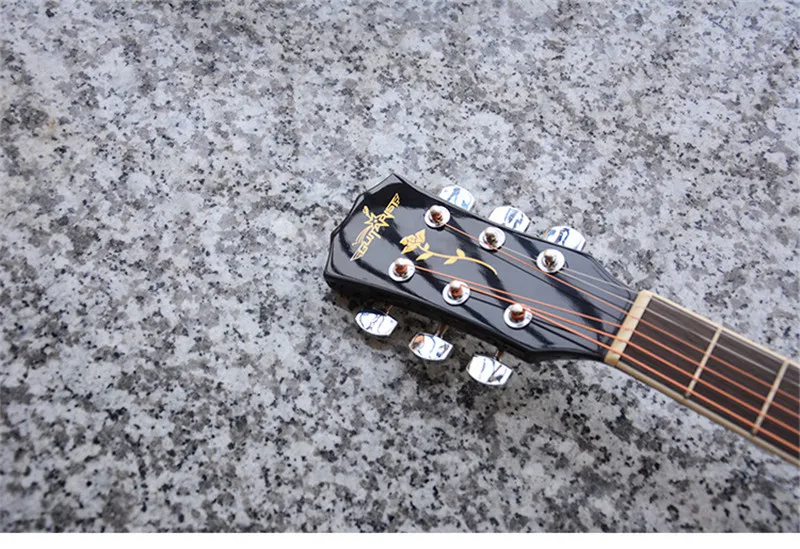 40 Zoll Weiß-Schwarze Akustikgitarre mit Holzkorpus aus Lindenholz, Griffbrett aus Palisander, inklusive Stimmgerät und Saiten – Detail 14