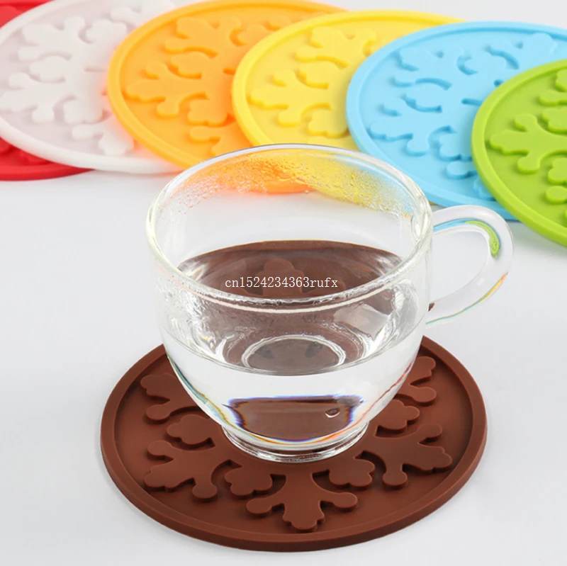 200pcs Silicone Snowflake Coasters Cup Coaster Table Decoration Tea Mug Placemat Cup Coaster Mat Pad Drinks Holders