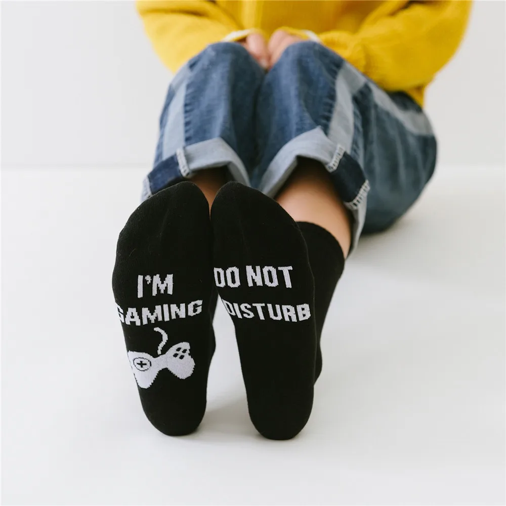 DO NOT DISTURB I`M GAMING Trend letter hip hop skateboard cotton unisex socks Solid color men and women happy Meias sox