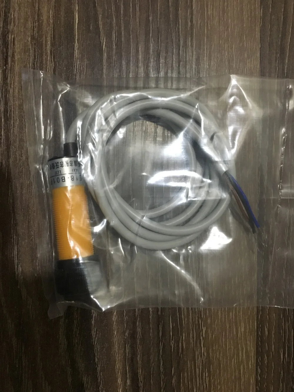 

Photoelectric switch E18-B01P1 Infrared optical eye sensor diffuse reflection PNP normally open