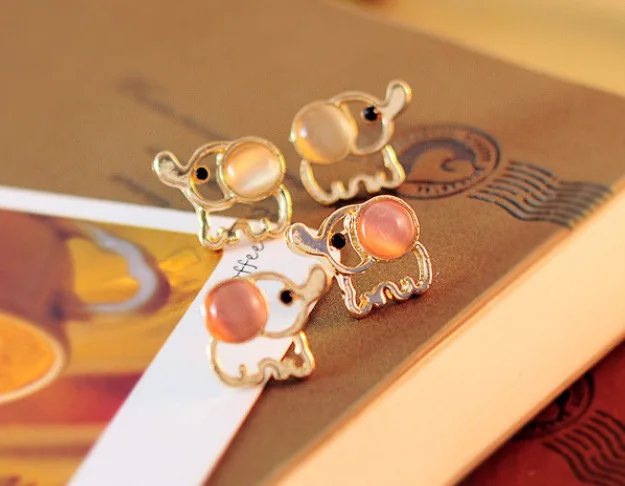 Women Gold Color Cute Elephant Stud Earrings White Pink Rhinestone Cat Eye Stone Opal Stud Earring Ear Party Animals Jewelry