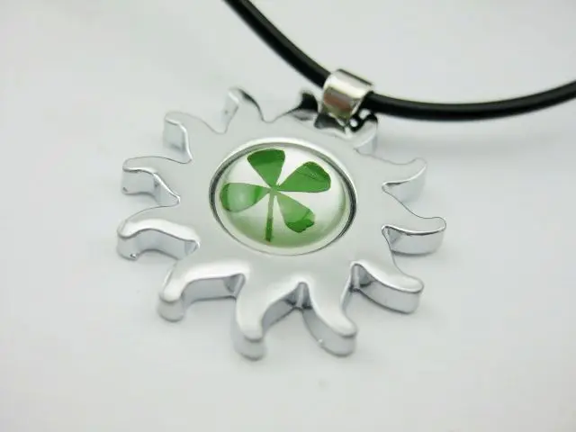 

FREE SHIPPING 16pcs Shamrock Irish Lucky clover Four-Leaf clover hot sun necklace pendant LucK Gift St Parker cool gifts GL01