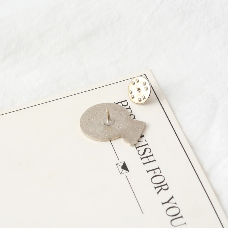 Vinyl Records Player Enamel Pin Vintage badge brooch Lapel pin Denim Jeans shirt bag Cartoon Music Jewelry Gift for Friends