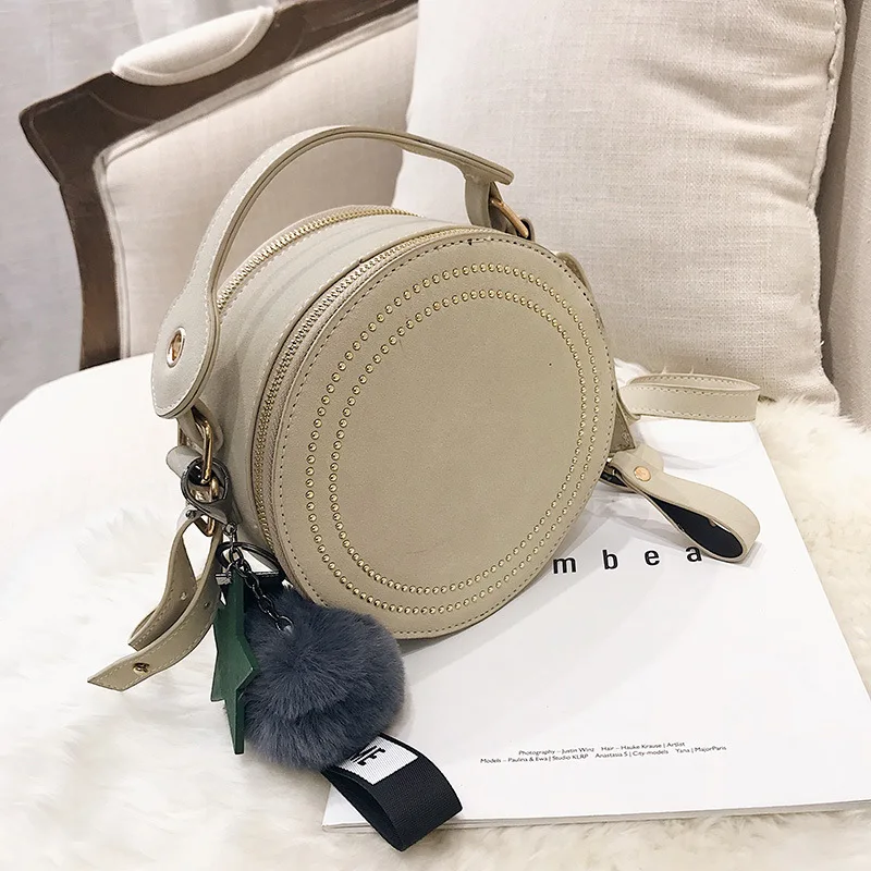 Small Round Crossbody Bags for Women Handbags Rivet Pu Leather Shoulder Bags Women Circle Purse Cute Star Pendant Messenger Bag