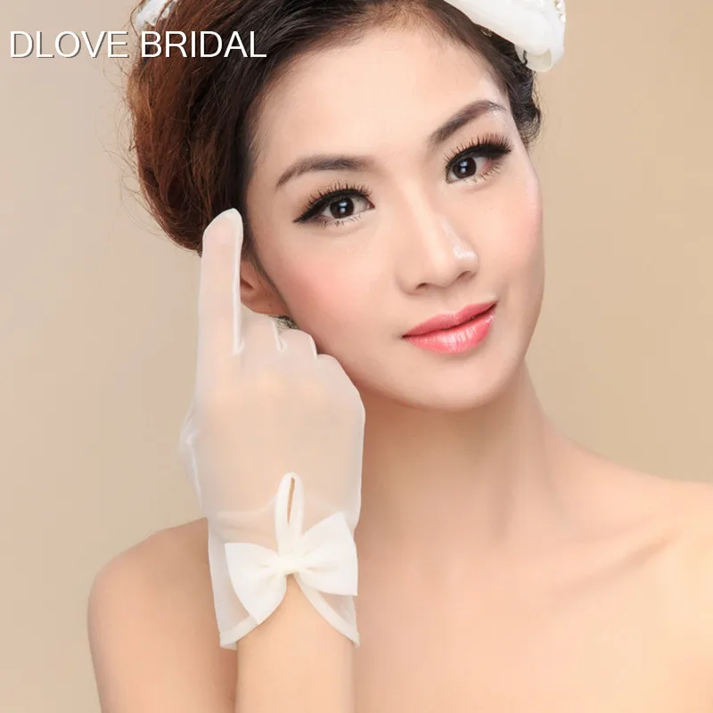 Short Simple Wedding Bridal Gloves with Bow Cheap High Quality Illusion Tulle Wrist Length Full Finger White Ivory